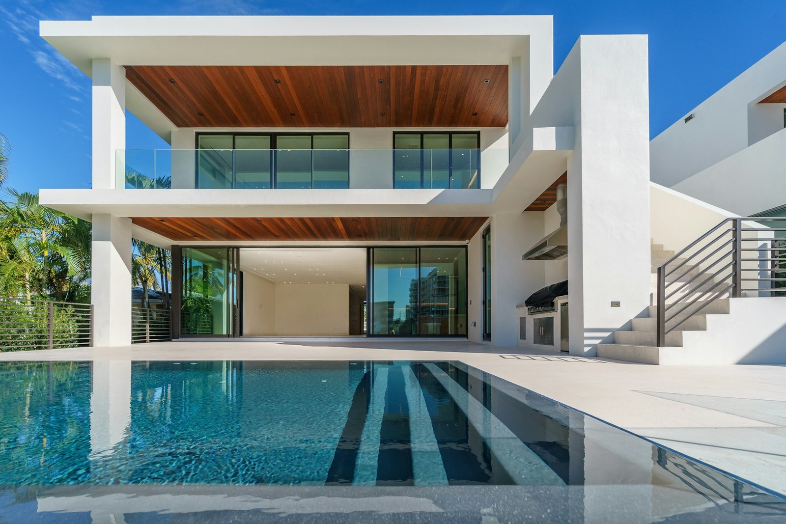 1 Kanal plot in Paradise City